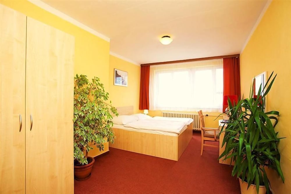 Фото Hotel Charles Central