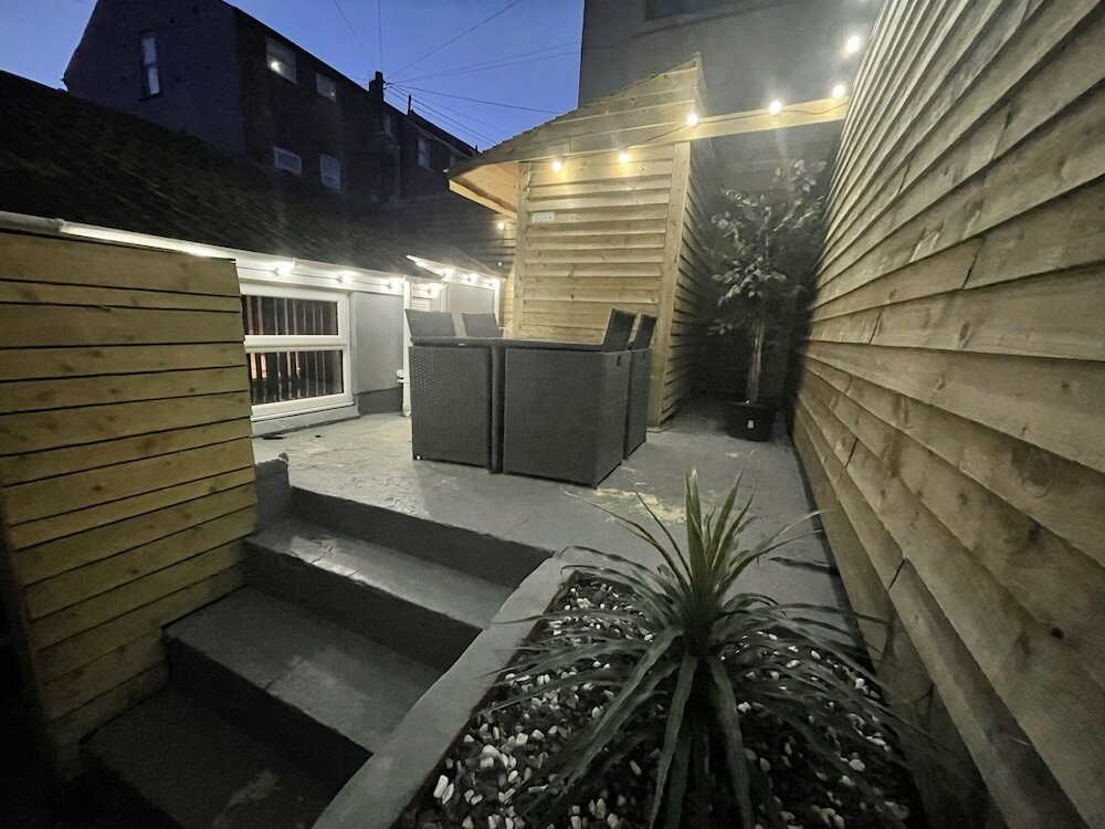 Фото Albert Luxury Hottub and Jacuzzi Apartments