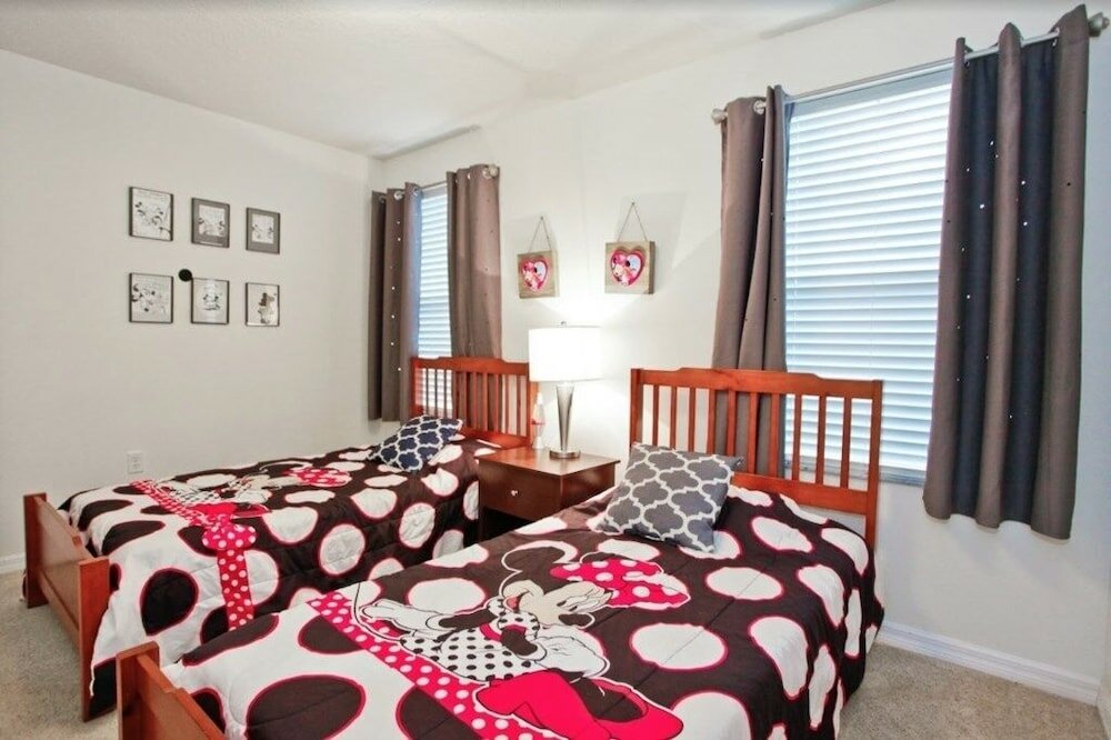 Фото 241 Las Fuentes Drive 6 Bedroom Home