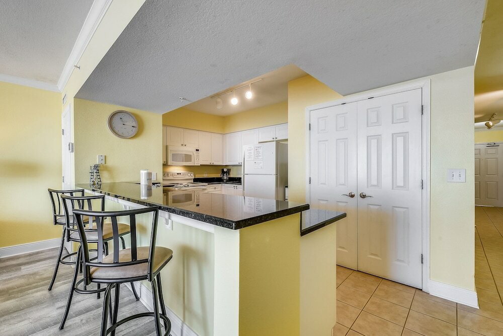 Фото Emerald Beach by Book That Condo