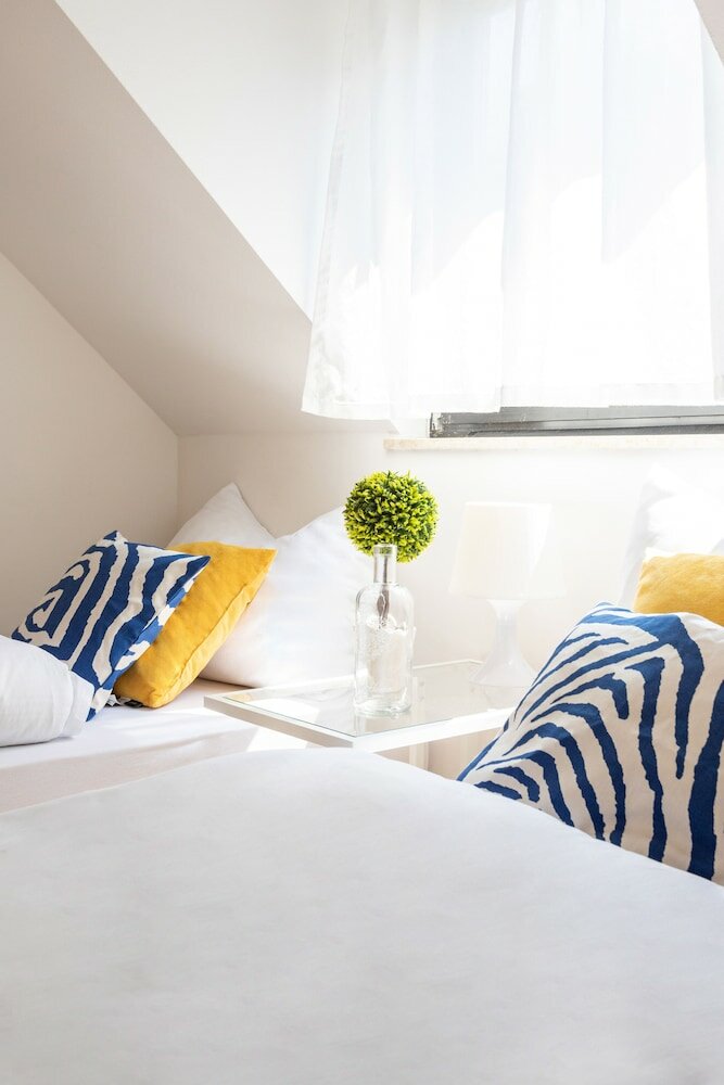 Фото Newly Refurbished Studio Near City Center