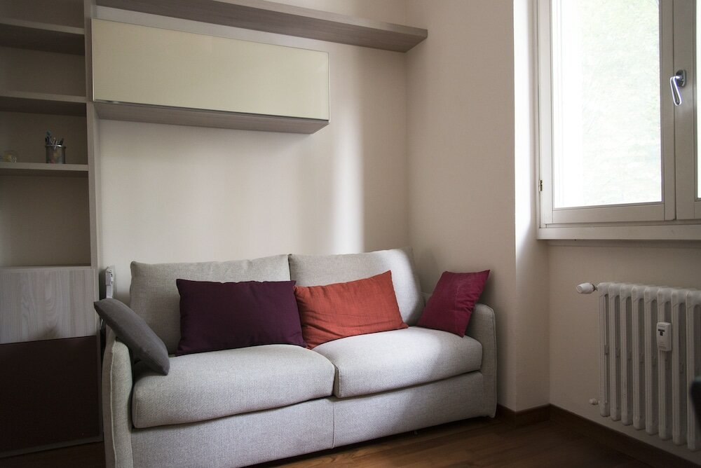 Фото 2 Bedrooms Flat with Parking near Metro Stop