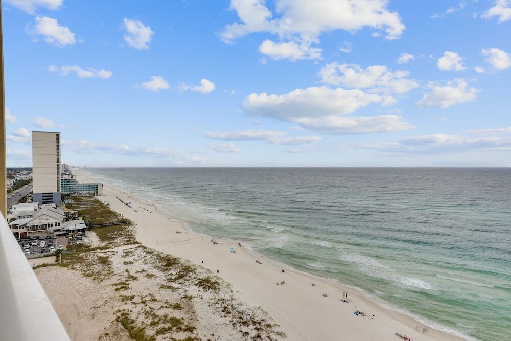 Фото Emerald Beach by Book That Condo