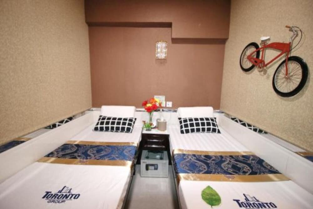 Hotel Standard Triple Room, Kowloon, photo