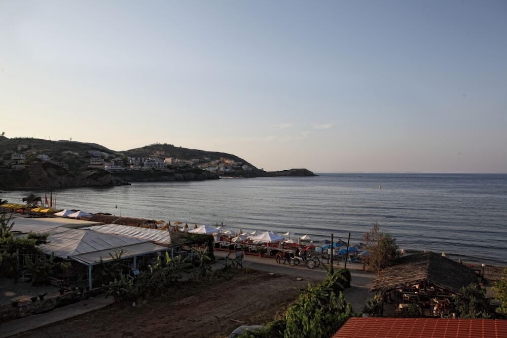 Фото Niriides Beach Hotel