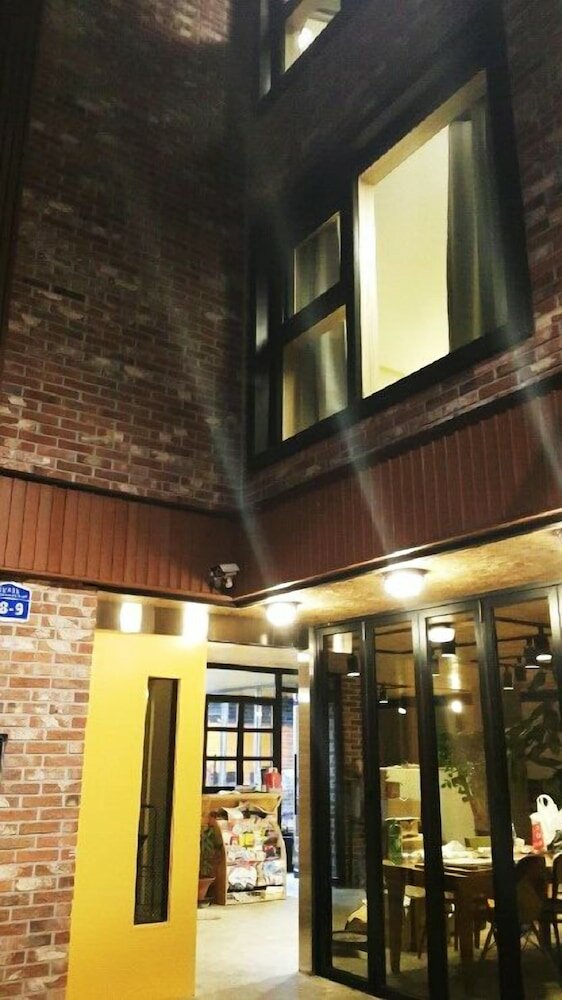 Фото Lee & No Guesthouse