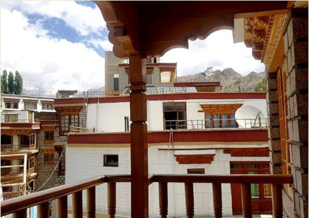 Фото Tih Hotel Nezer Holiday Inn