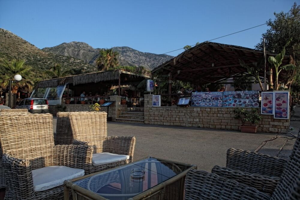 Фото Niriides Beach Hotel