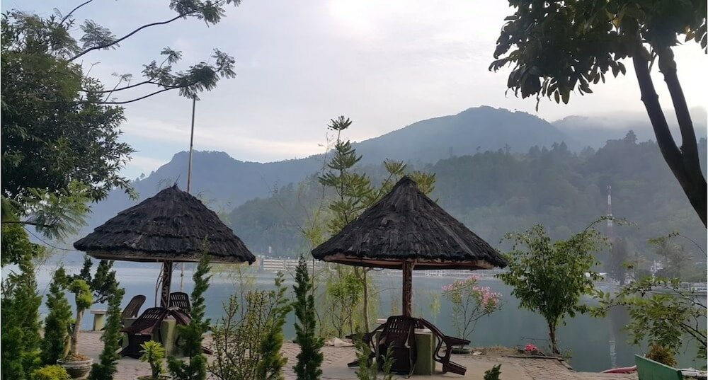 Фото Pandu Lakeside Hotel Parapat - Toba Lake