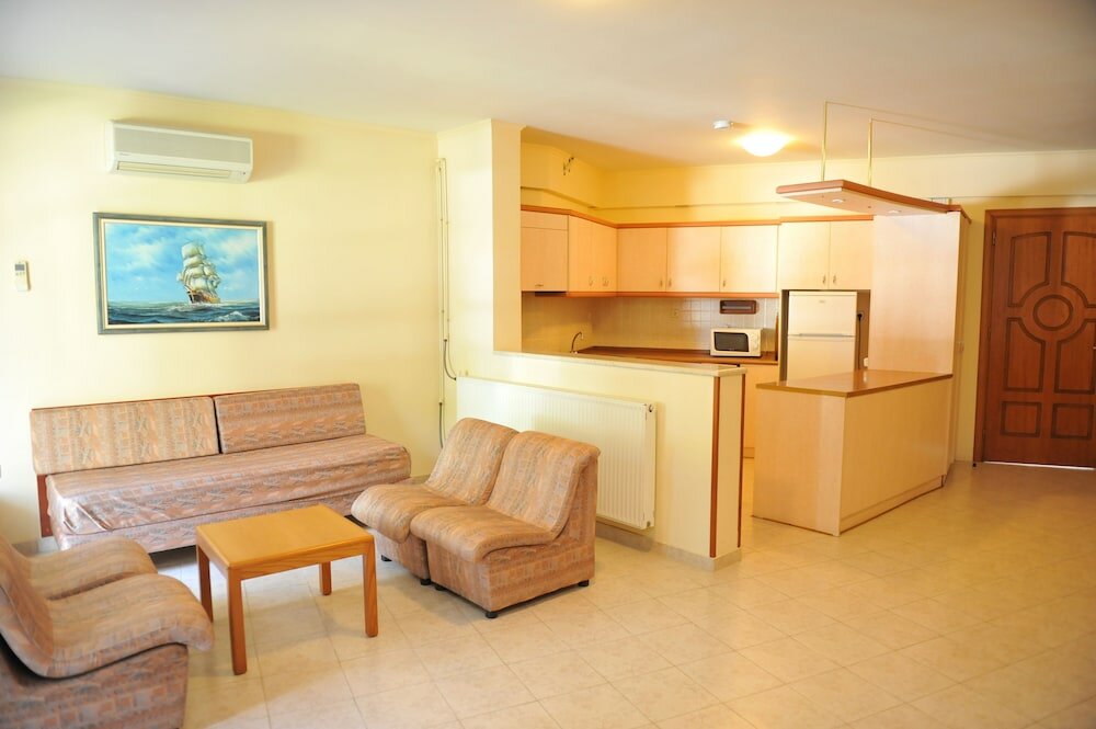 Фото Niki Hotel Apartments