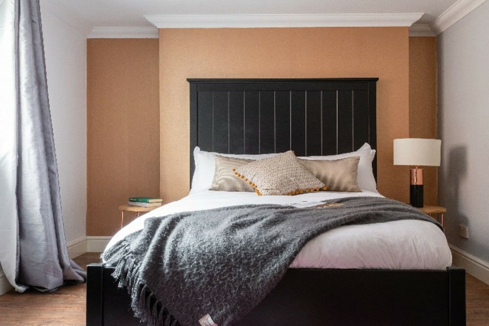 Фото The Historic Gem - Sleek & Central 3bdr Maisonette