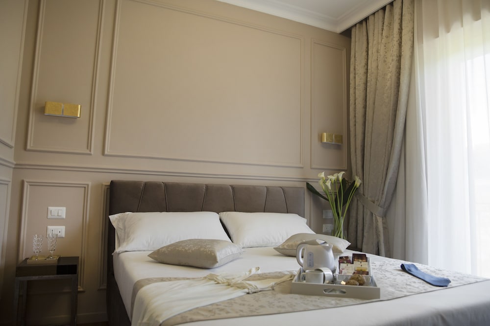 Фото Unicum Roma Suites