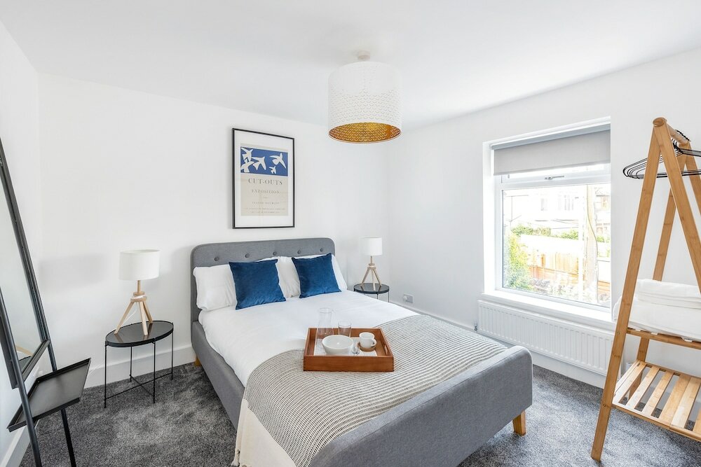 Фото Stylish Apartment In Leafy Central Neighbourhood