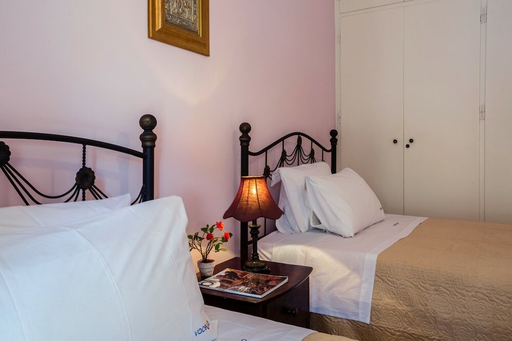 Фото Sidewalk Apartment