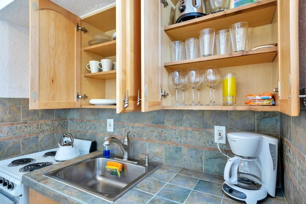 Фото Charming Studio With Bath, Free Parking, Hollywood