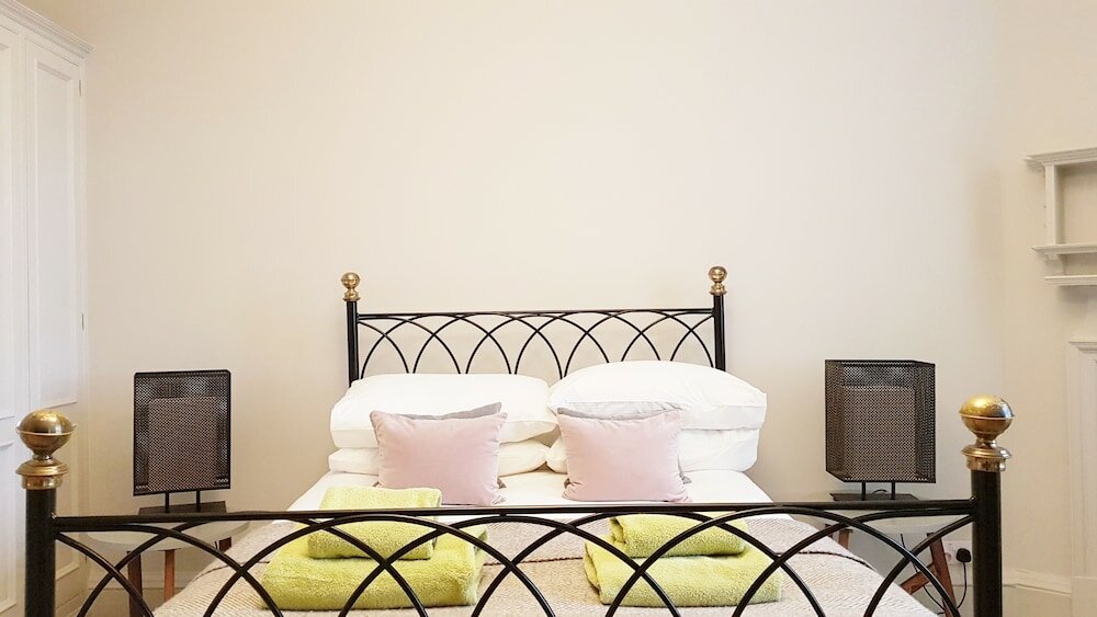 Фото Grand Edinburgh Castlehill Apartment