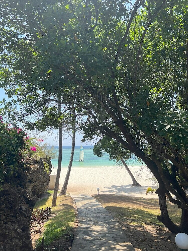 Фото Diamonds Leisure Beach & Golf Resort