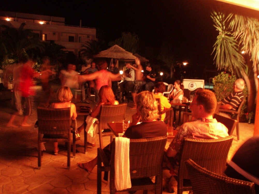 Фото Roselands Hotel Bungalows