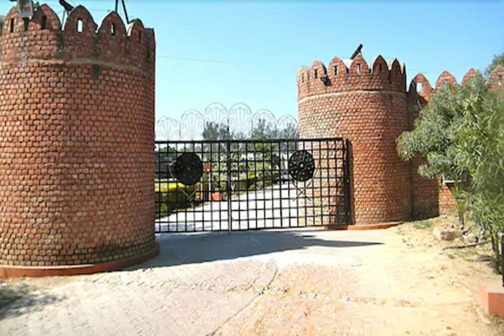 Фото The New Swaraj Resort