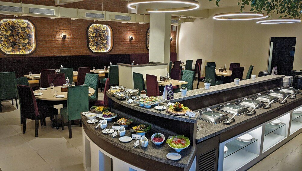 Фото BluPetal - A Business Hotel