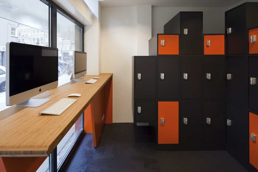 Фото EasyHotel Amsterdam City Centre South