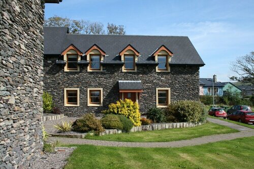 Гостиница Dingle Courtyard Cottages 2 Bed Sleeps 4 в Дингле