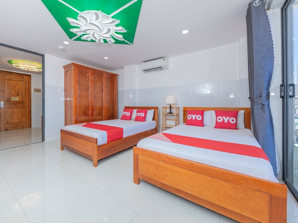 Фото Oyo 1028 Flower House Apartment