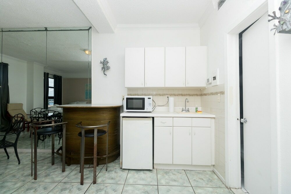 Фото 718 City View Hollywood Beach