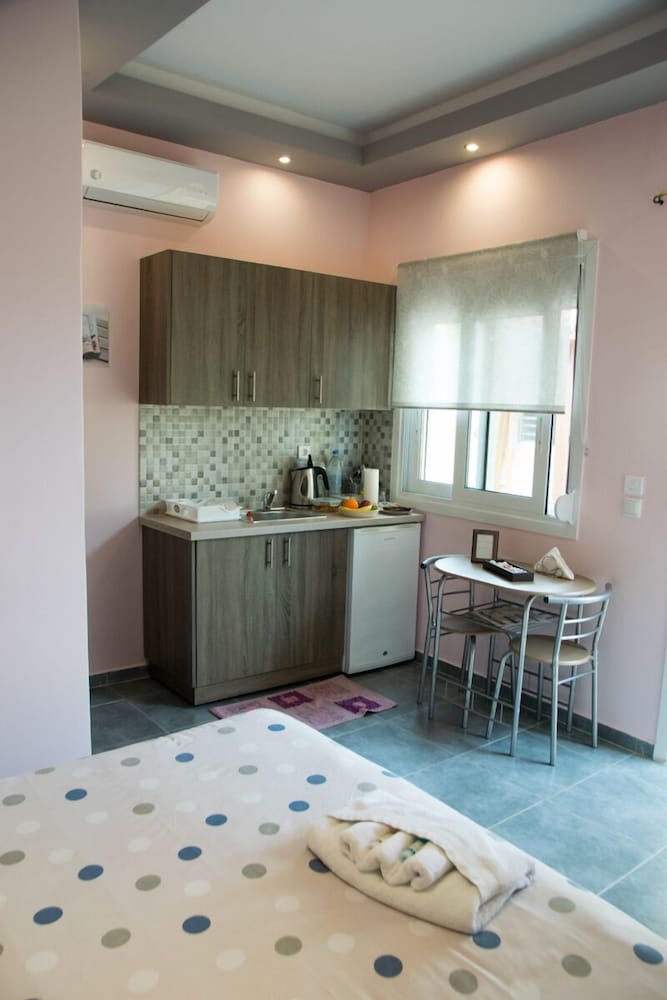 Фото Sunset Apartments near Athens Airport