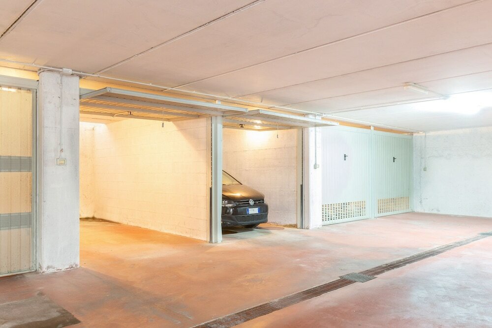 Фото University Apartment con parcheggio e giardino