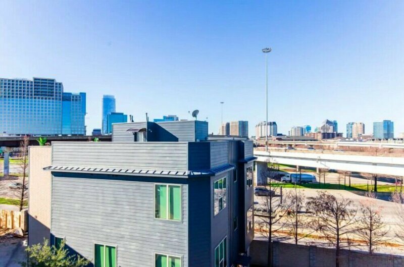 Гостиница 2-Bedroom Downtown Dallas Townhome в Далласе