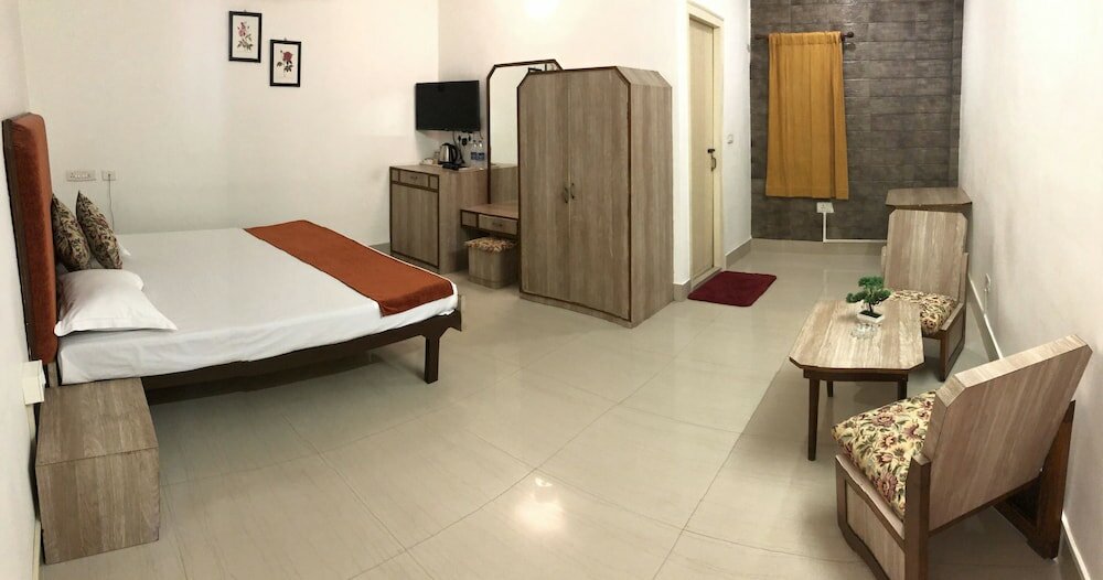 Фото Hotel Saluja