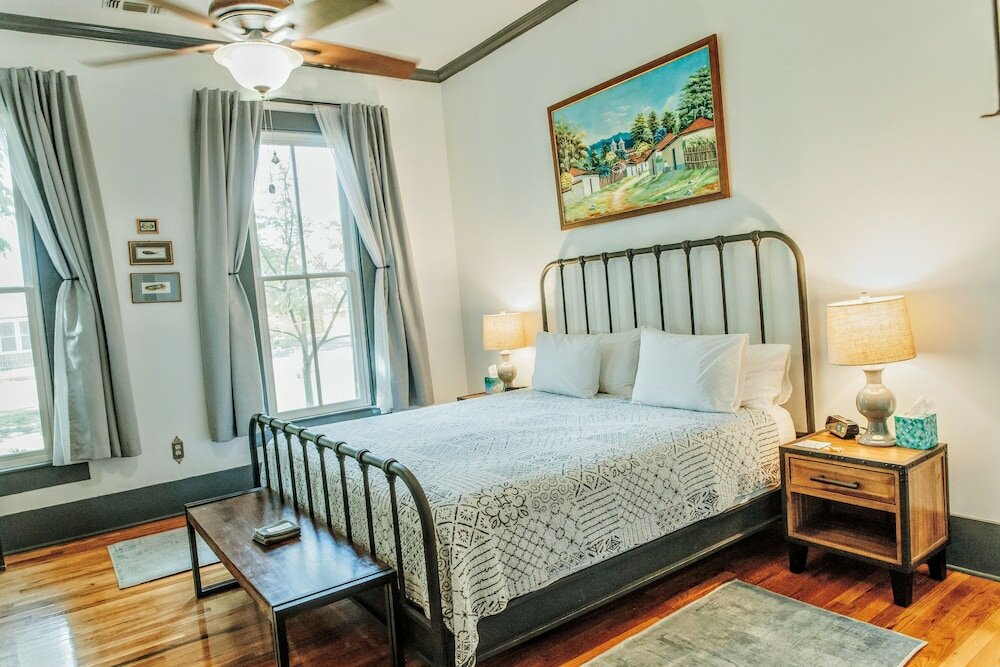 Фото Alpine Bed and Breakfast