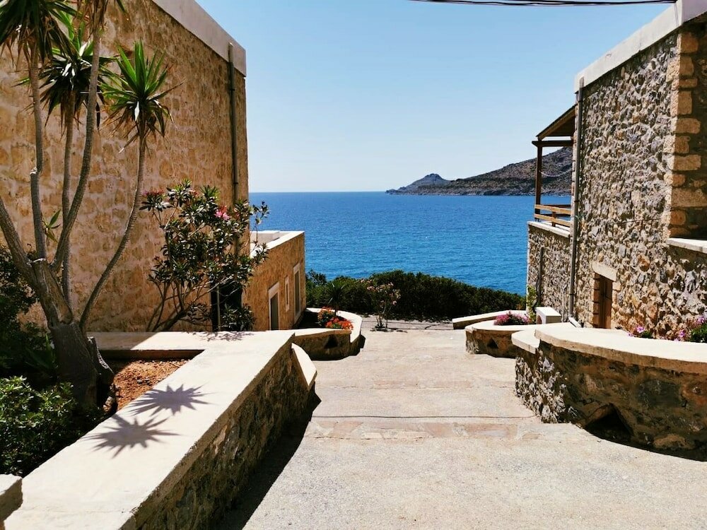 Фото Nefeli's traditional suite no. 12