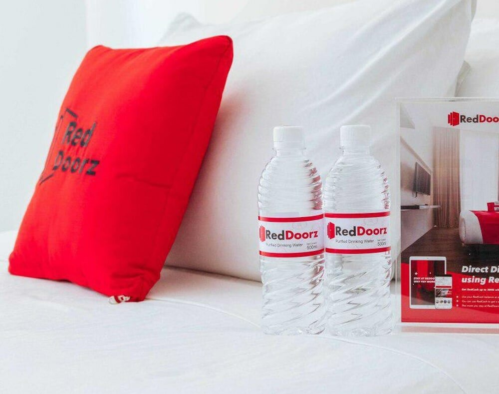 Фото RedDoorz Plus @ E Rodriguez Corner Banawe