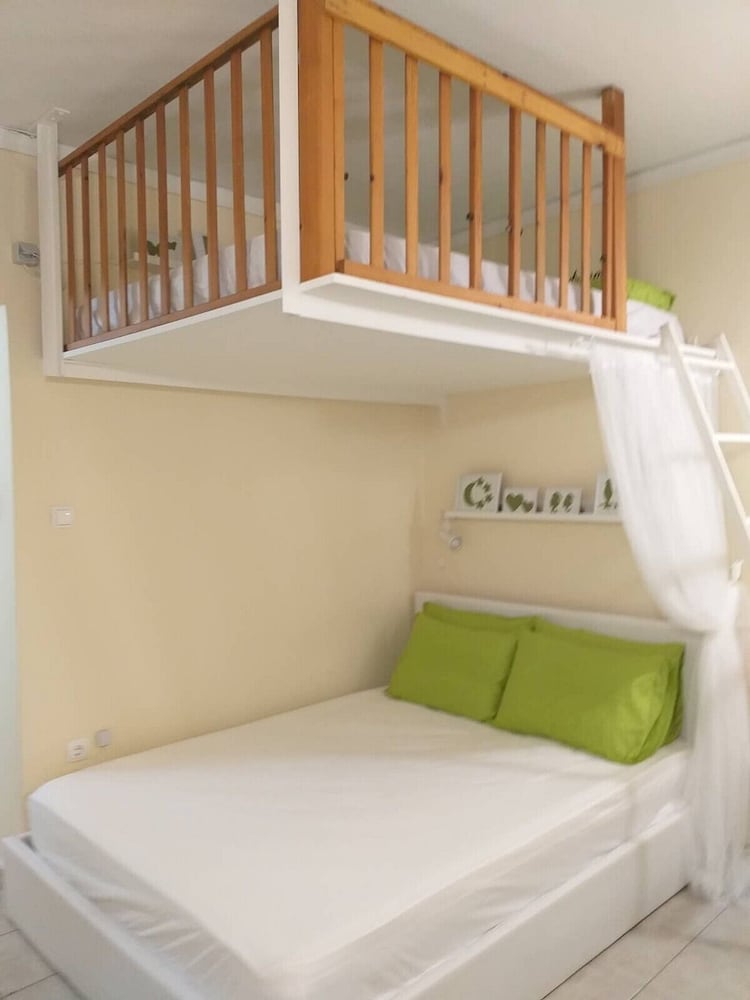 Фото Urban Minimalist Studio Apt. near Pagrati Park