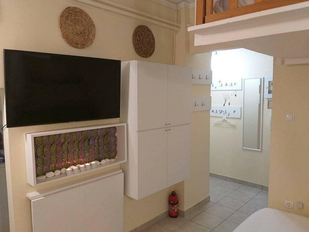 Фото Urban Minimalist Studio Apt. near Pagrati Park