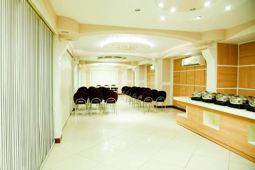 Фото Hotel Sheela Towers