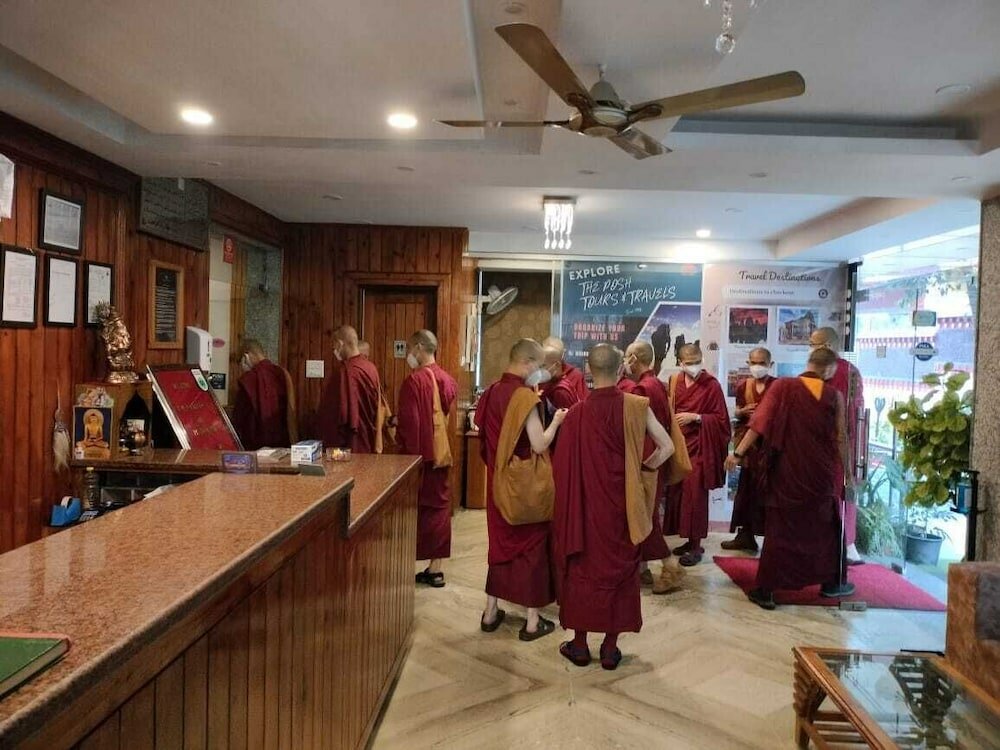 Фото The Posh hotel