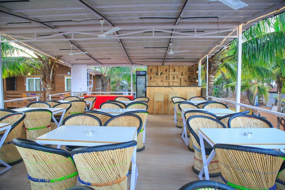 Фото Arabian Sands Beach Resort