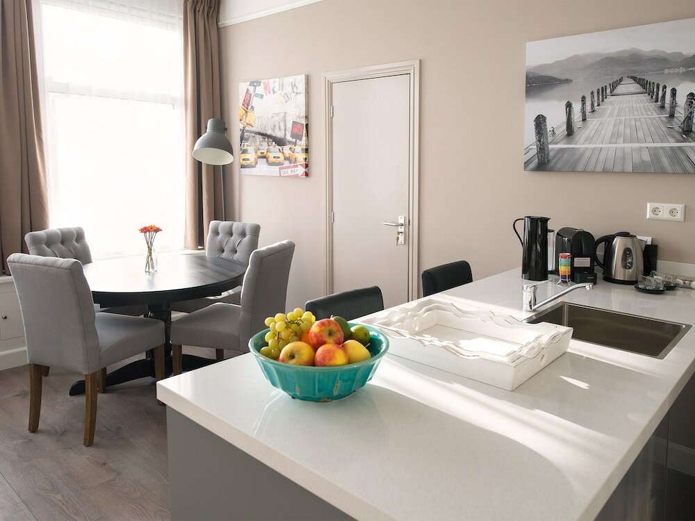 Фото BizStay Park Central Apartments