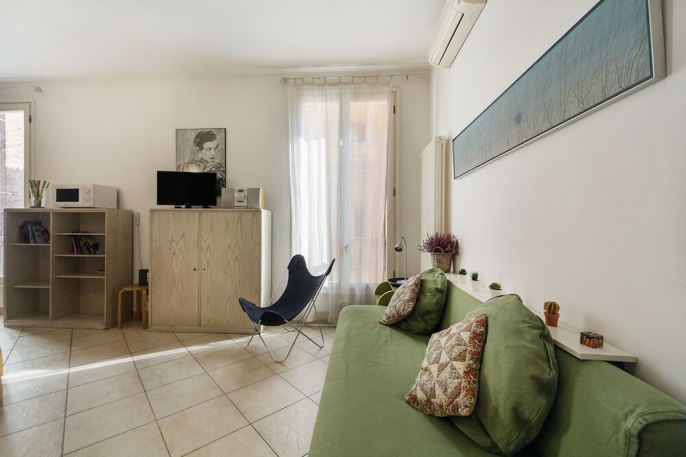 Фото University Fancy Green House