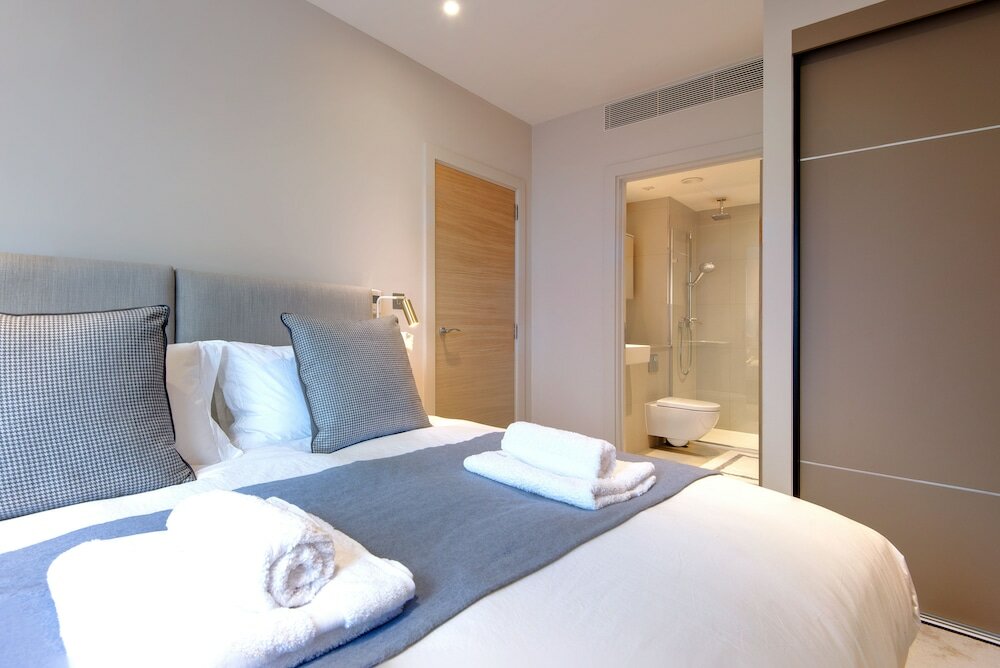 Фото Deluxe Victoria Home close to Buckingham Palace