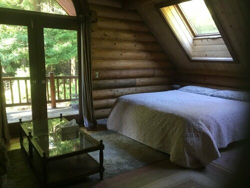 Гостиница Redwood Log Cabin в Кресент Сити