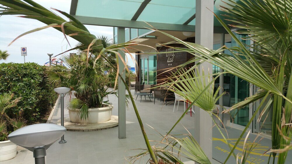 Фото Little Hotel