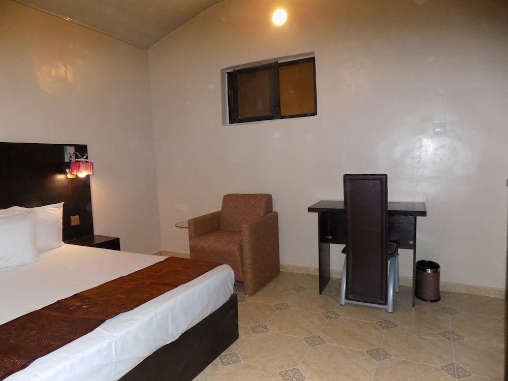 Фото Posh Apartments Bussiness Hotel