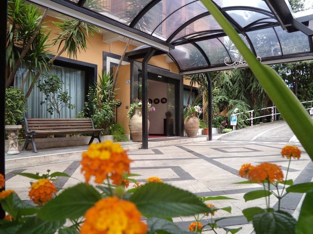 Фото Astor Hotel