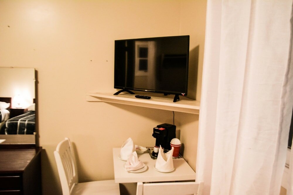 Фото The Shawville Hotel