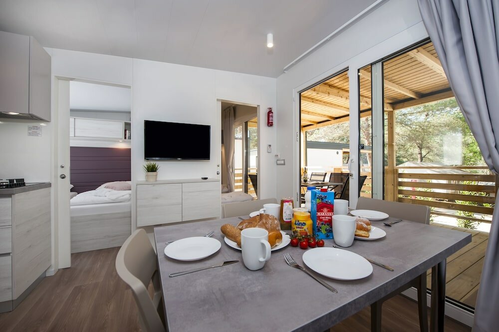 Фото Mediteran kamp Mobile Homes in Camping Puntica