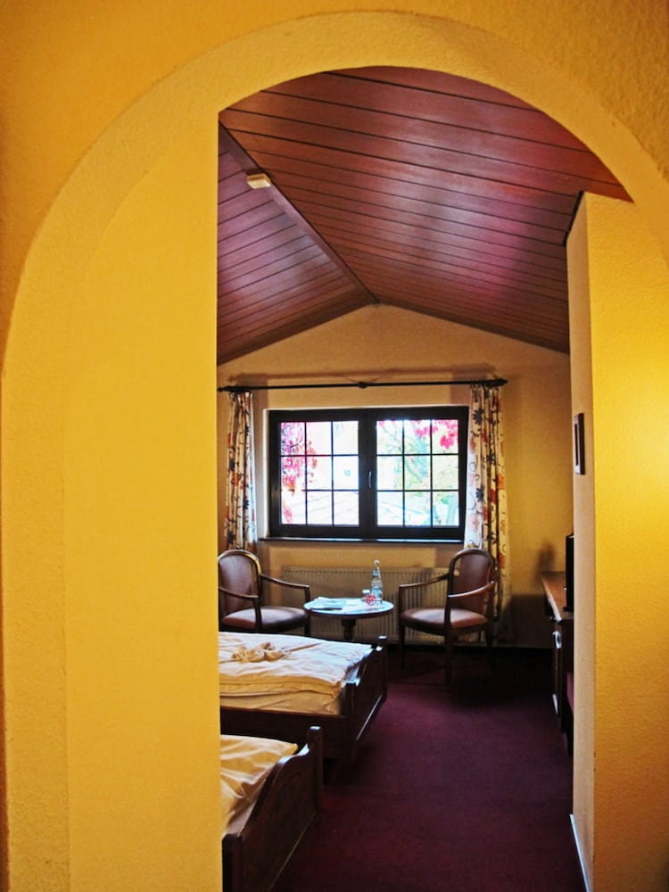 Фото Hotel Haus Krone